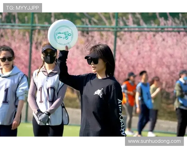 成都飞盘队与南京飞盘队赛后复盘分析比赛节奏与战术对决